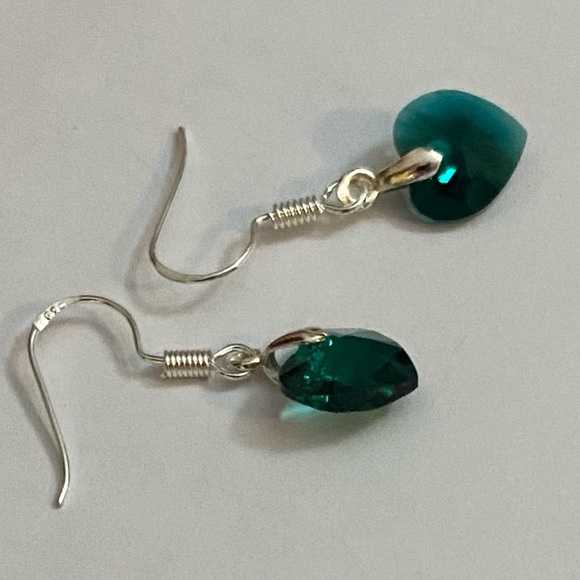 Swarovski Emerald crystal heart earrings (HTE-10) “May birthstone" NEW - Picture 3 of 4